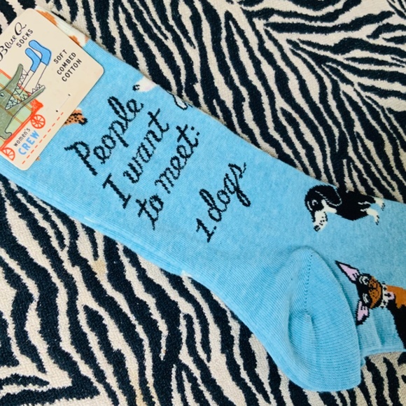BLUE Q SOCKS DOG ⭐️WOMENS CREW SOCKS🐾PEOPLE I WANT TO MEET-DOGS🐾 NWT❤️ - Picture 5 of 8